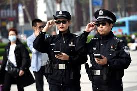 Polisi China Memperkenalkan Kacamata Pengenal Wajah Untuk Menangkap Penjahat